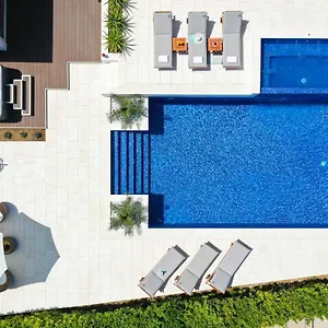 Apartament Pino With Pool, Sauna & Jacuzzi, Petrčane