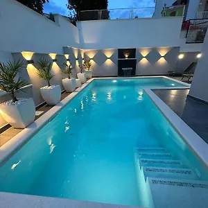 https://apartments-imperium.hotels-in-trogir.com